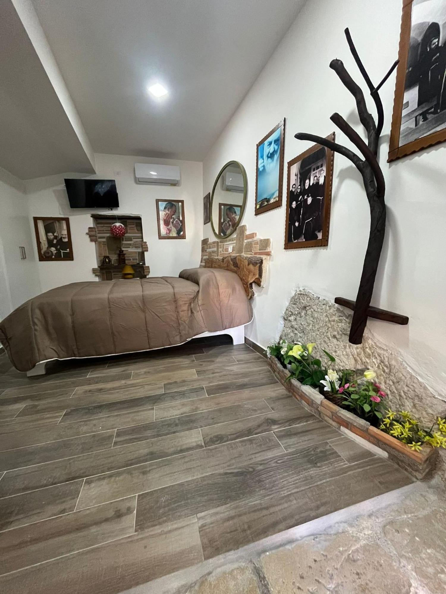 Dimora Forgione B&B - Pietrelcina Exterior photo